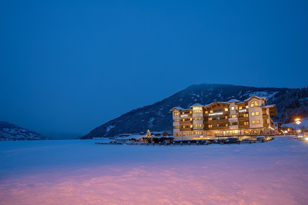 Hotel Riedl im Zillertal in Stumm, Austria