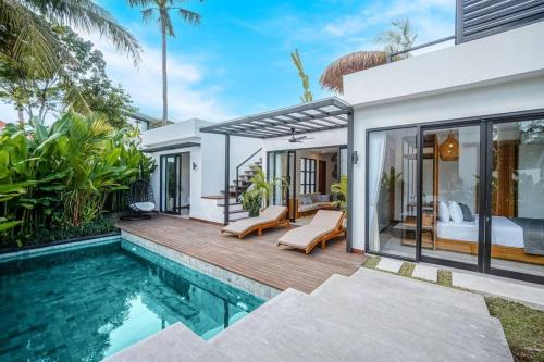 Villa Nyanyi Satu 4BR Luxury Tropical Jungle Villa 4 Mins to Beach — 4-Star Luxury Hotel in Tabanan, Indonesia