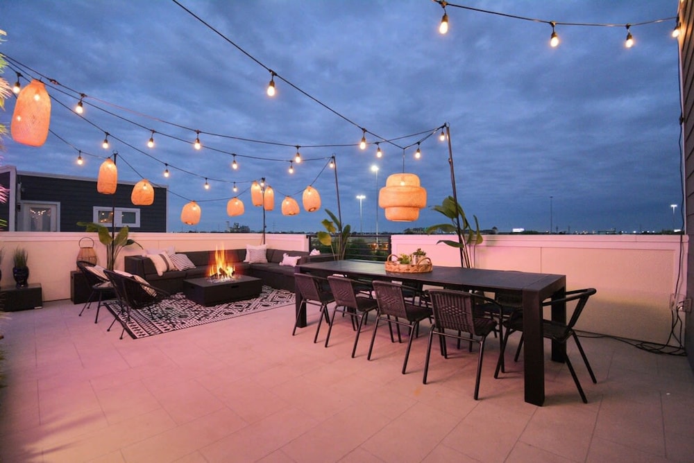 Paradise Palace Best Rooftop in HTX w Hot Tub - photo 47
