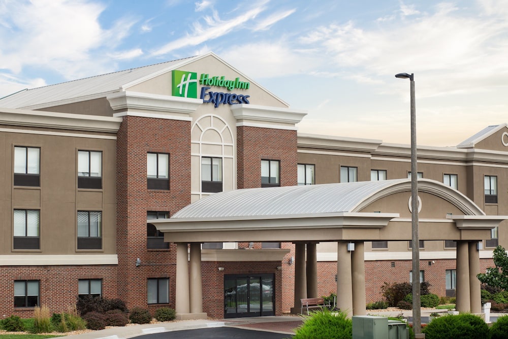 Holiday Inn Express Kansas City at the Legends by IHG - photo 36