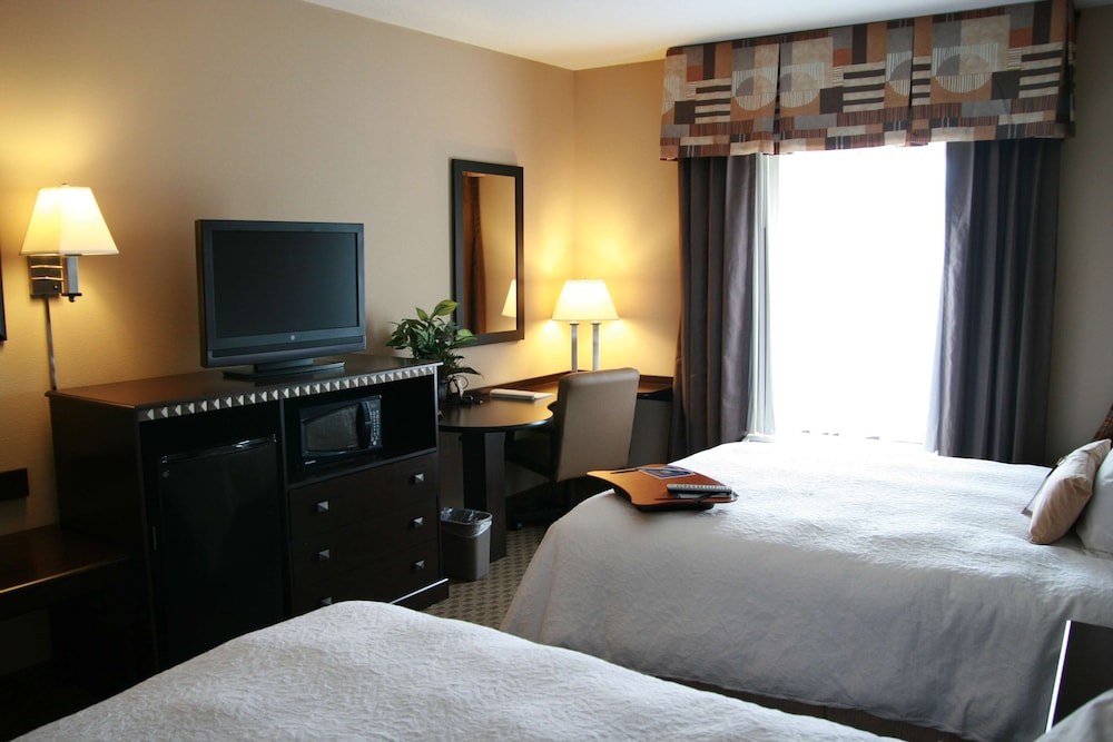 Hampton Inn Topeka - photo 8