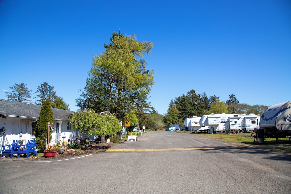 Pacific Motel and RV - photo 41