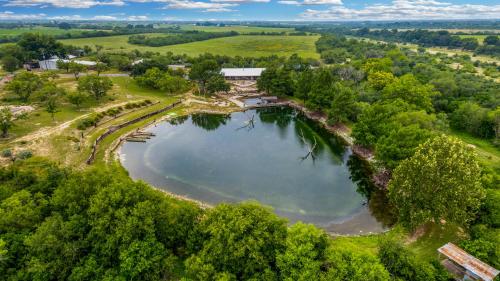 Lantana Lodge — 4-Star Luxury Hotel in Sabinal, United States