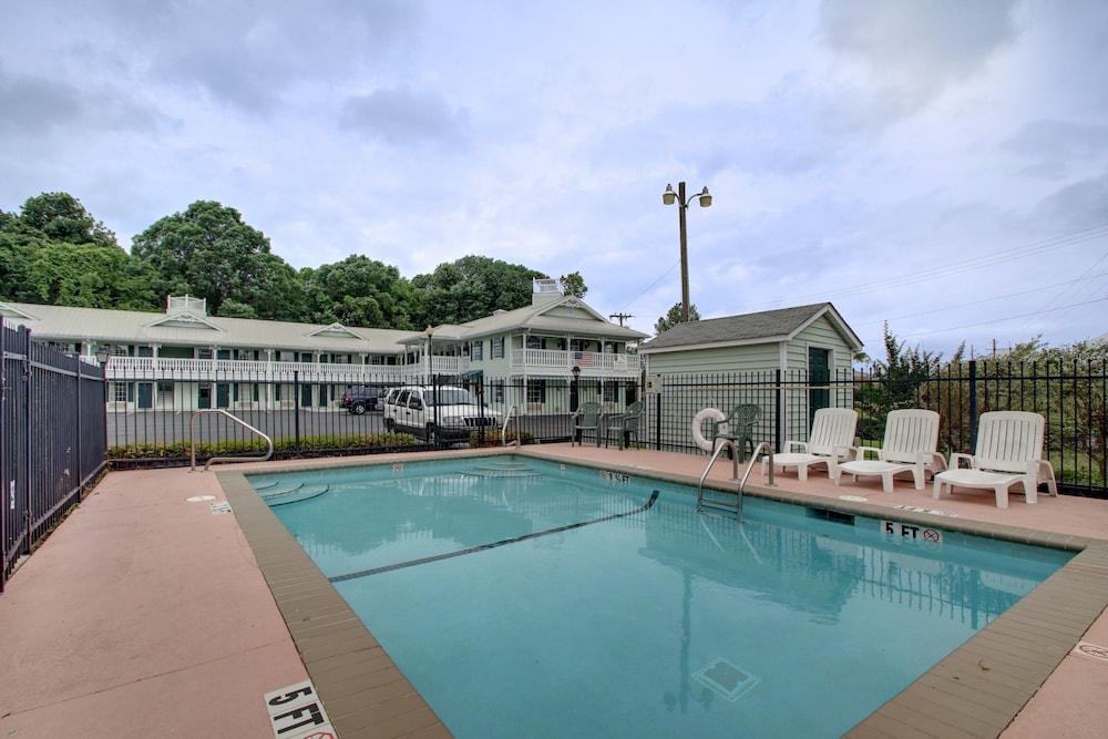 Key West Inn Lafayette - photo 4