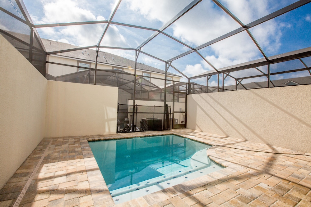 Beautiful Furnished Townhome w Private Pool — 4-Star Luxury Hotel in Kissimmee, United States