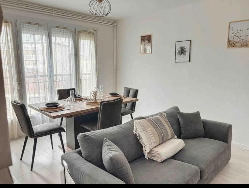 Le Joseph 5 Minutes du Centre Ville in Compiegne, France