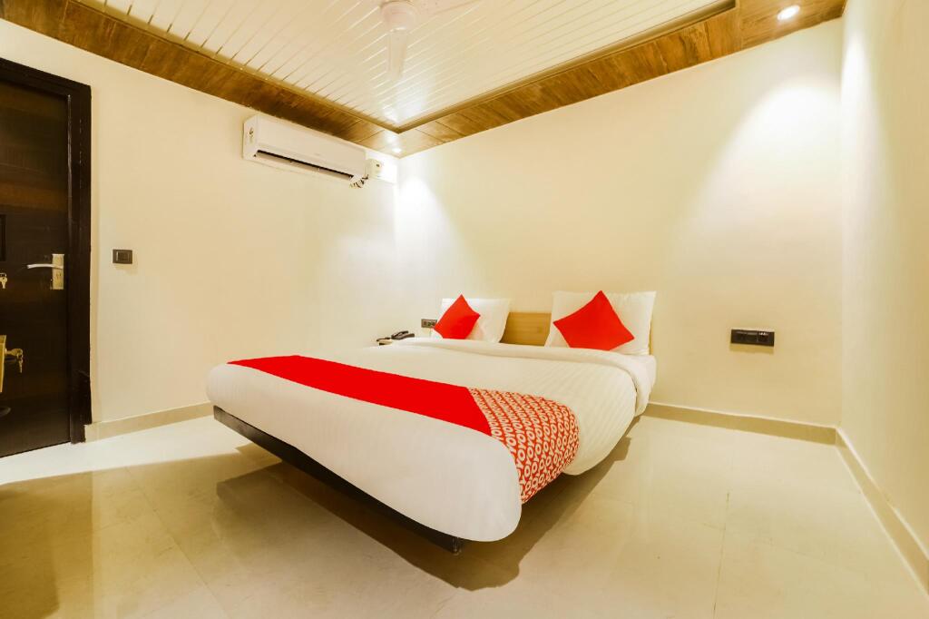 Hotel O Ashirwad home Near Pitampura — 4-Star Luxury Hotel in New Delhi, India