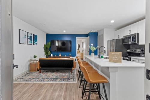 Near Medical District Walkable to Oak Lawn Bars — 4-Star Luxury Hotel in Dallas, United States