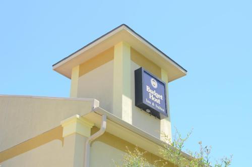 Budget Host Inn & Suites - photo 4