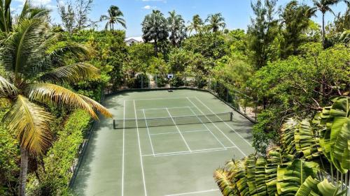 Pease Bay House — 5-Star Luxury Hotel in Bodden Town, Cayman Islands
