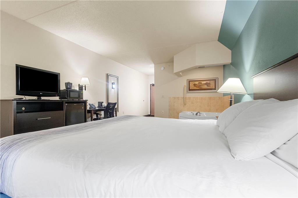 AmericInn by Wyndham Green Bay East - photo 43