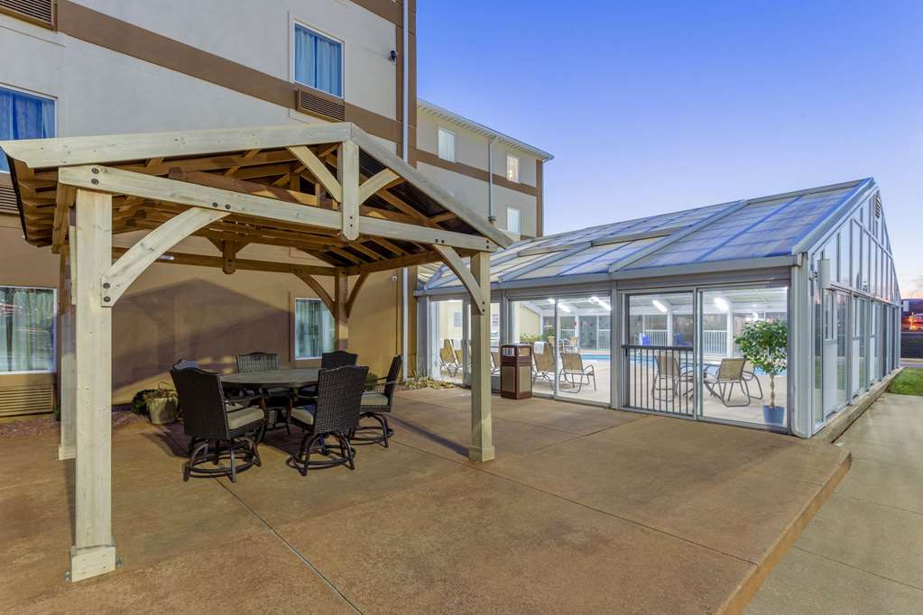 La Quinta Inn & Suites by Wyndham Rockford - photo 32