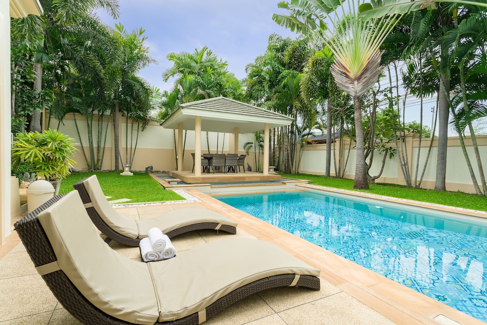 Luxury Pool Villa SRV — 4-Star Luxury Hotel in Pattaya, Thailand