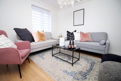 5 bedroom sleeps 10 City Centre Newport — 4-Star Luxury Hotel in Newport, United Kingdom