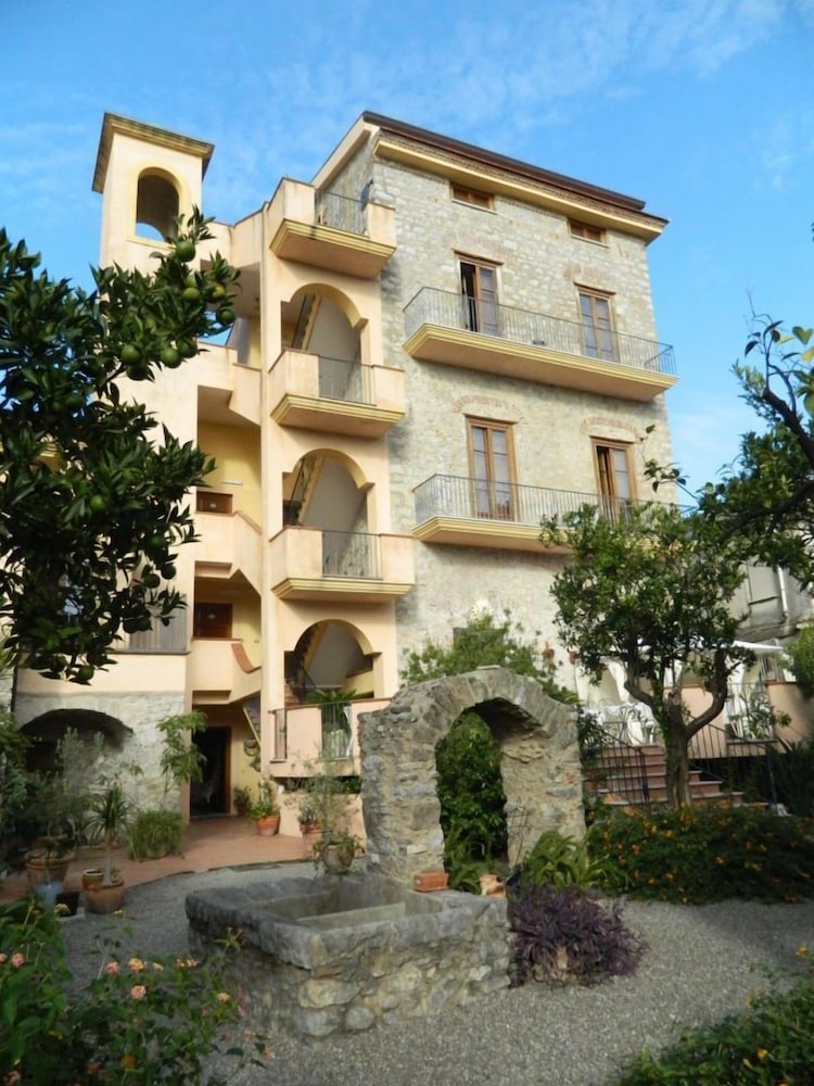 Hotel del Sole al Plebiscito in Sapri, Italy