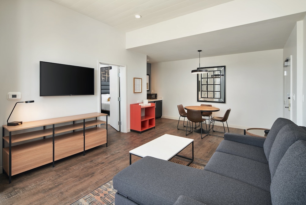 Hotel Indigo Tallahassee Collegetown by IHG - photo 20