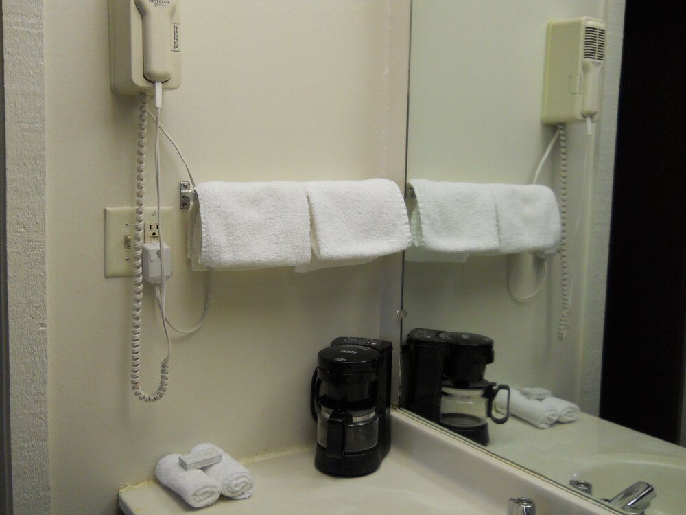 Value Inn Milwaukee Airport South - photo 22