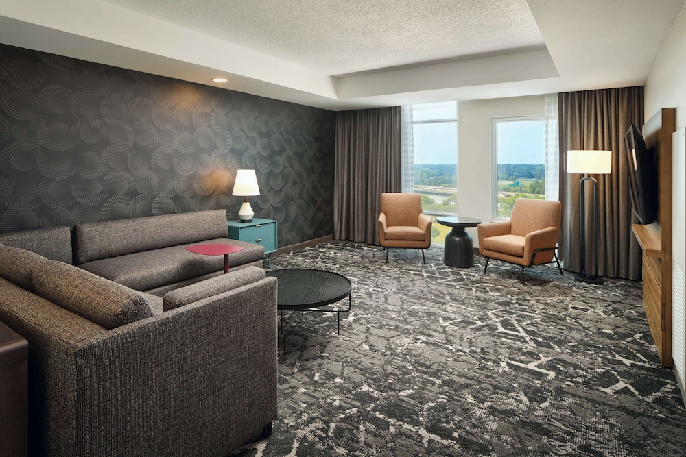 Embassy Suites by Hilton Hampton Convention Center - photo 21
