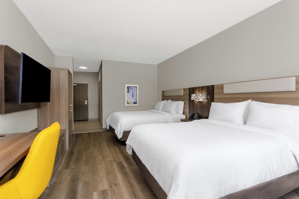 Holiday Inn Express & Suites Macclenny by IHG - photo 11