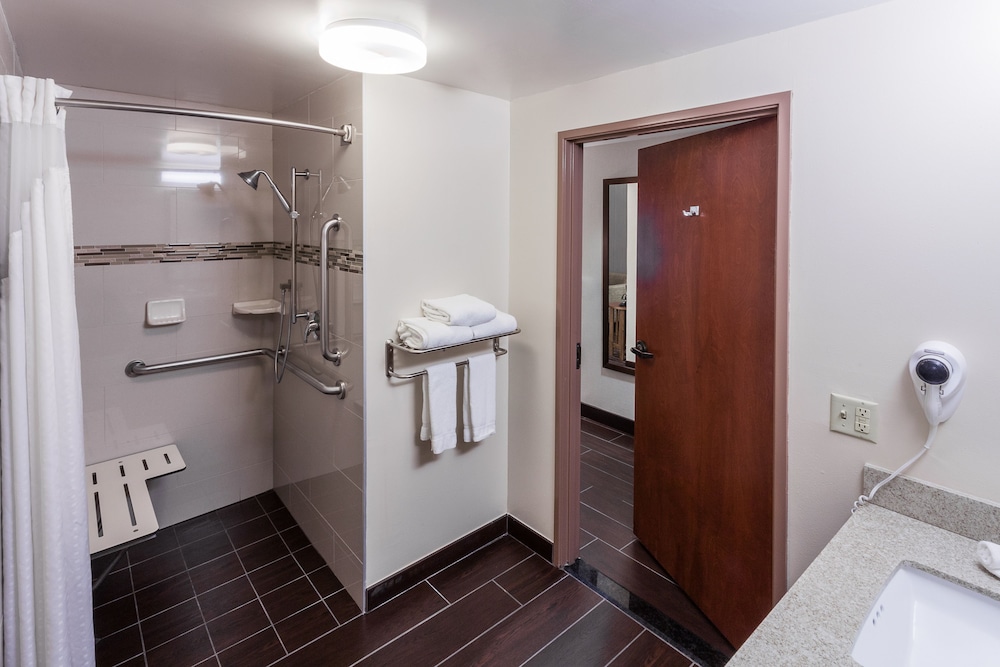 Holiday Inn Express & Suites Carpinteria by IHG - photo 17