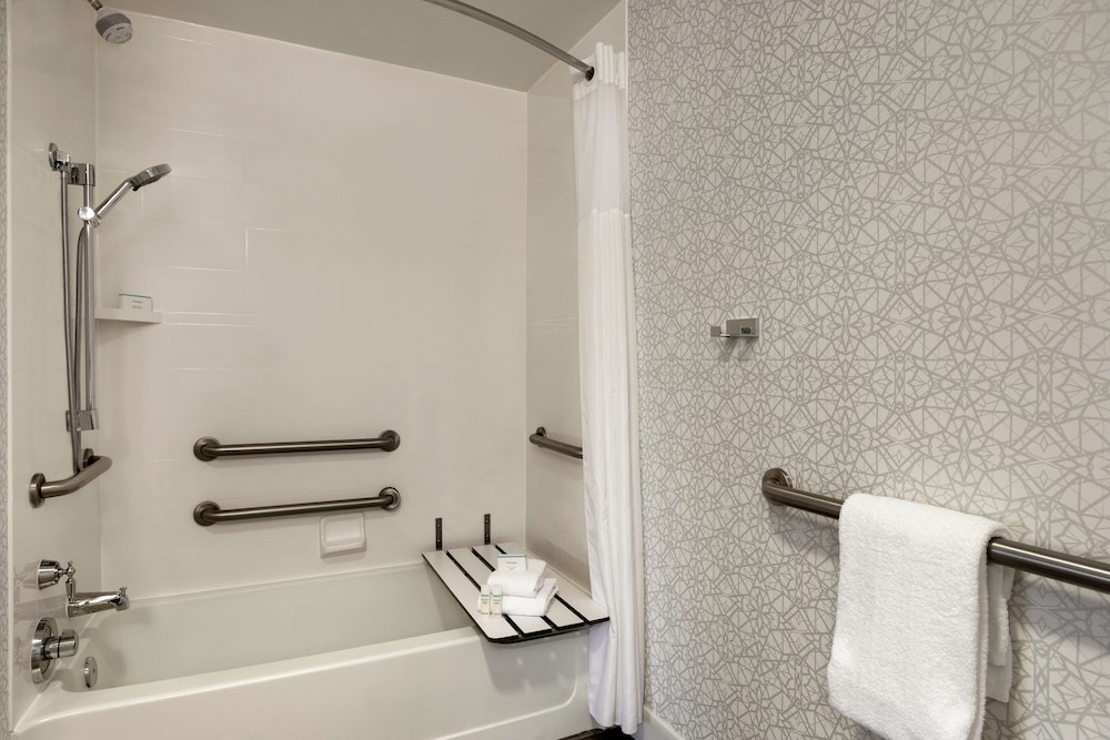 Hampton Inn & Suites Frederick Fort Detrick - photo 29