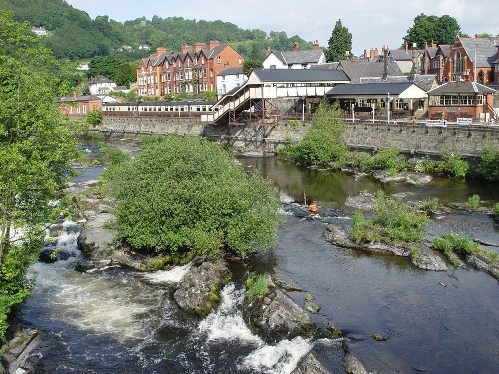 Tyddyn Chambers B&B — 4-Star Luxury Hotel in Ruthin, United Kingdom