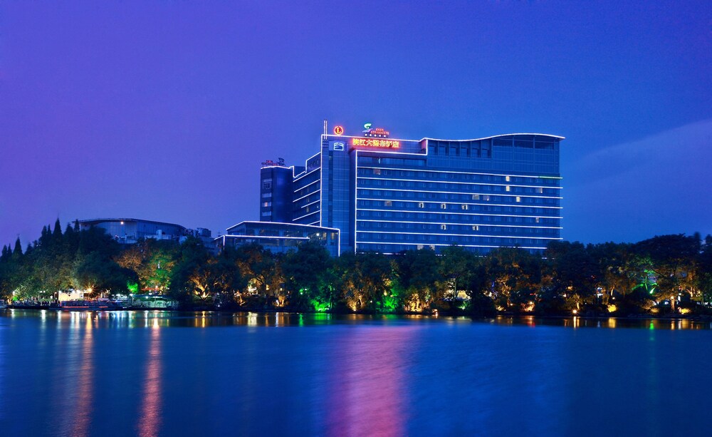 Guilin Lijiang Waterfall Hotel — 4-Star Luxury Hotel in Guilin, People's Republic of China