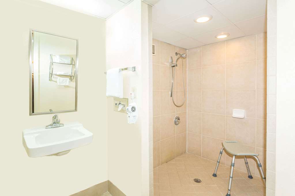 Days Inn by Wyndham Valdosta Near Valdosta Mall - photo 7