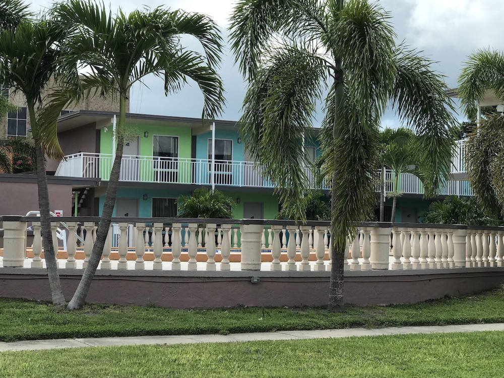 Tropical Inn & Suites - photo 49