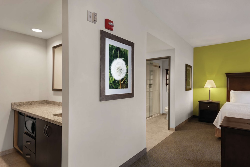 Hampton Inn & Suites Mishawaka South Bend at Heritage Square - photo 39