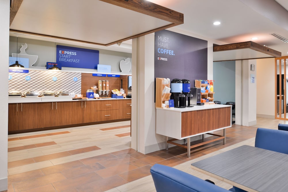 Holiday Inn Express Early by IHG - photo 32