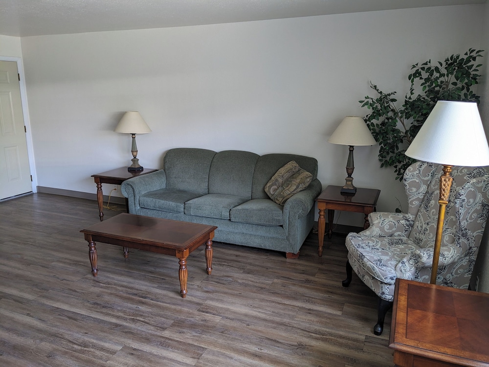 Hi Lo Motel Cafe and RV Park - photo 24