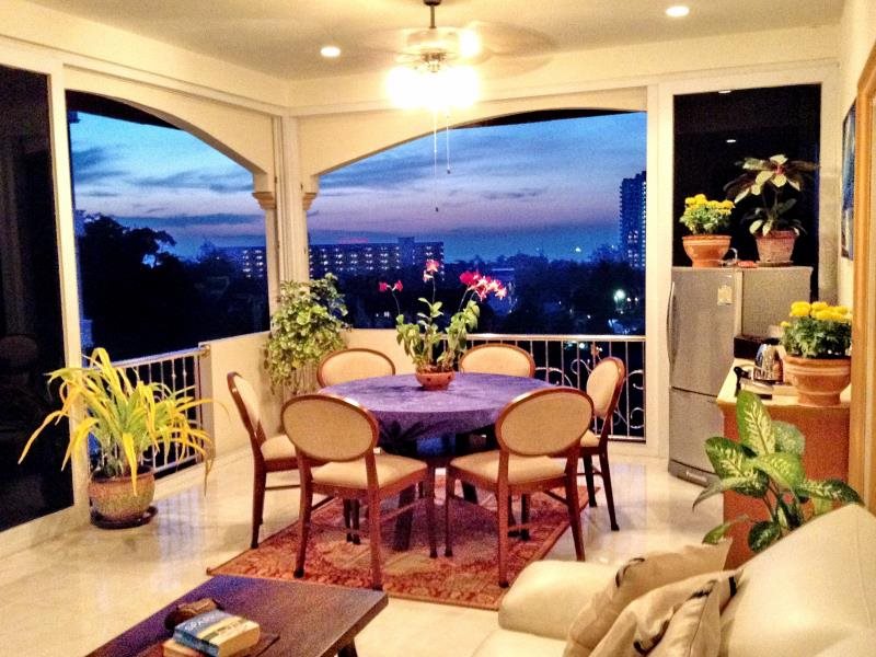 Oasis Villa — 4-Star Luxury Hotel in Phuket, Thailand