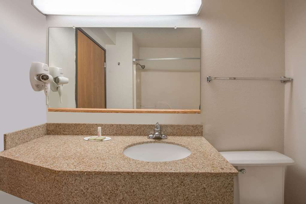 Super 8 by Wyndham College Station - photo 7