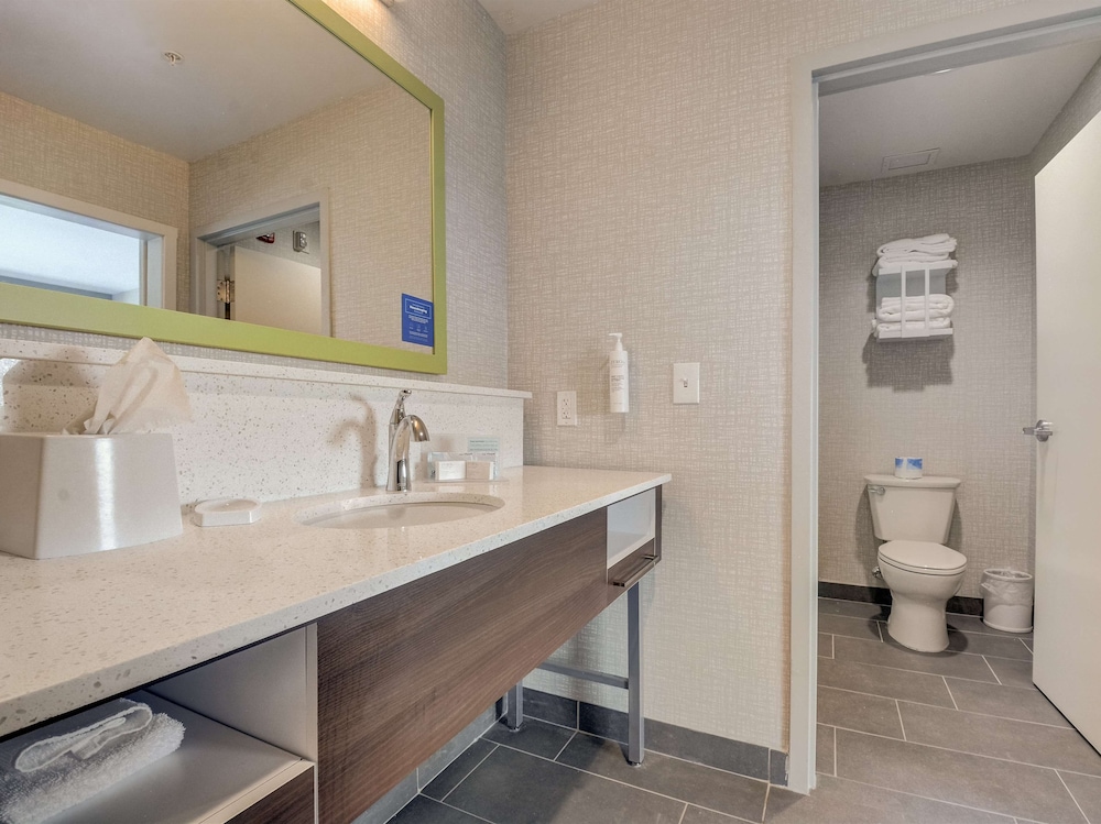 Hampton Inn and Suites Williamstown Ark Encounter - photo 18