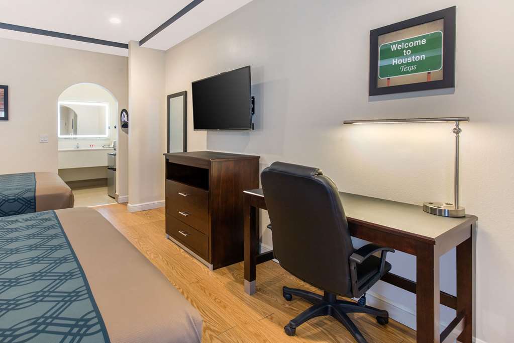 Econo Lodge Inn & Suites Houston Willowbrook - photo 6