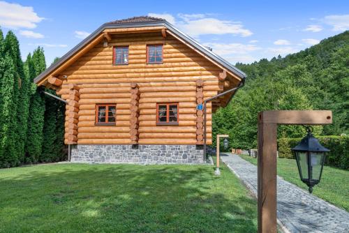 Holiday house with a swimming pool Brod na Kupi Gorski kotar 23012 — 4-Star Luxury Hotel in Delnice, Croatia
