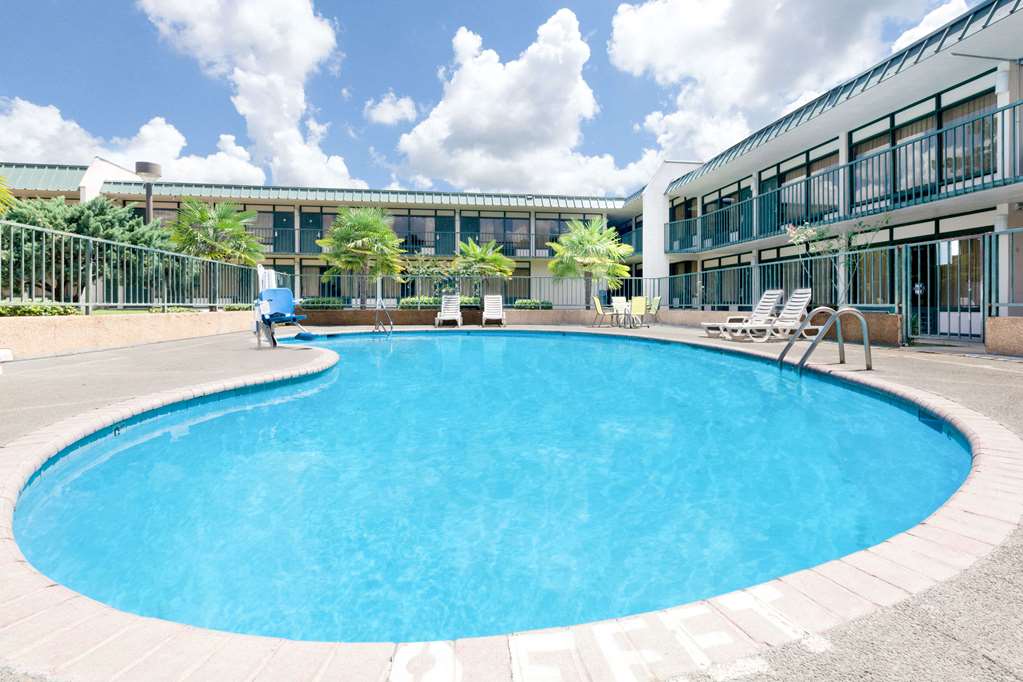 Days Inn by Wyndham McComb MS - photo 10