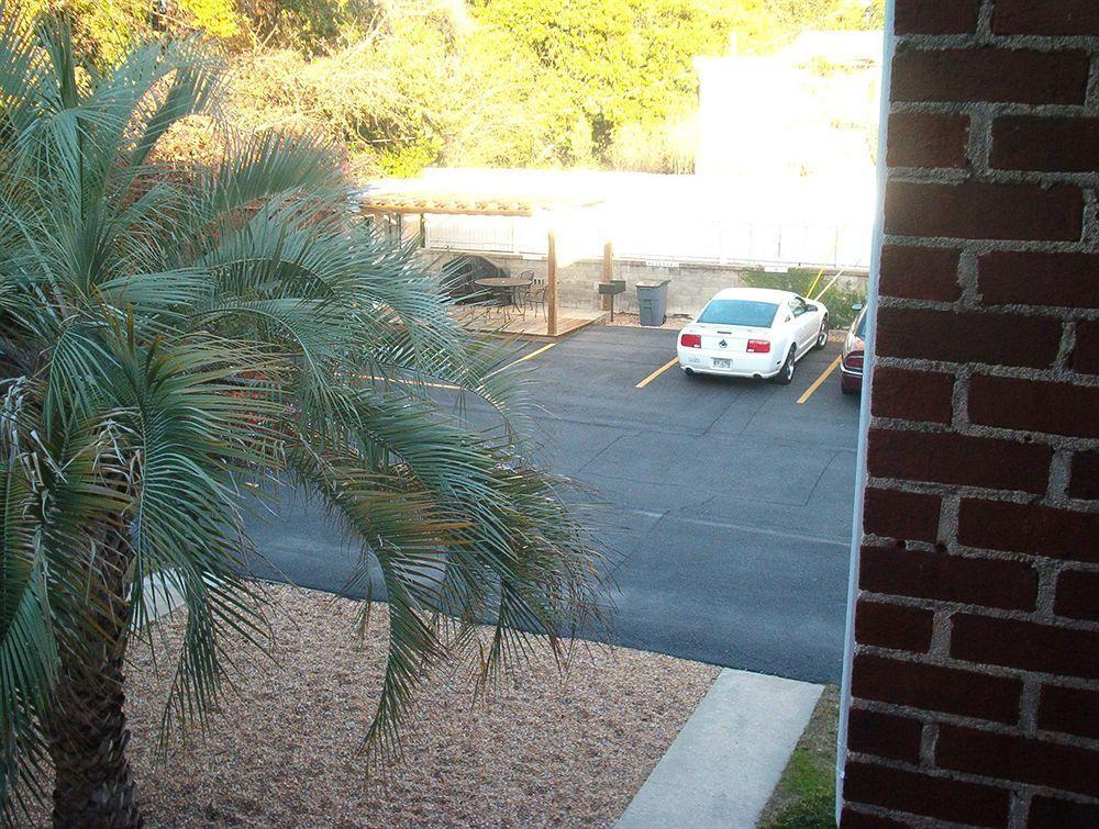Pippin Drake Guest House 4447679 — Moultrie