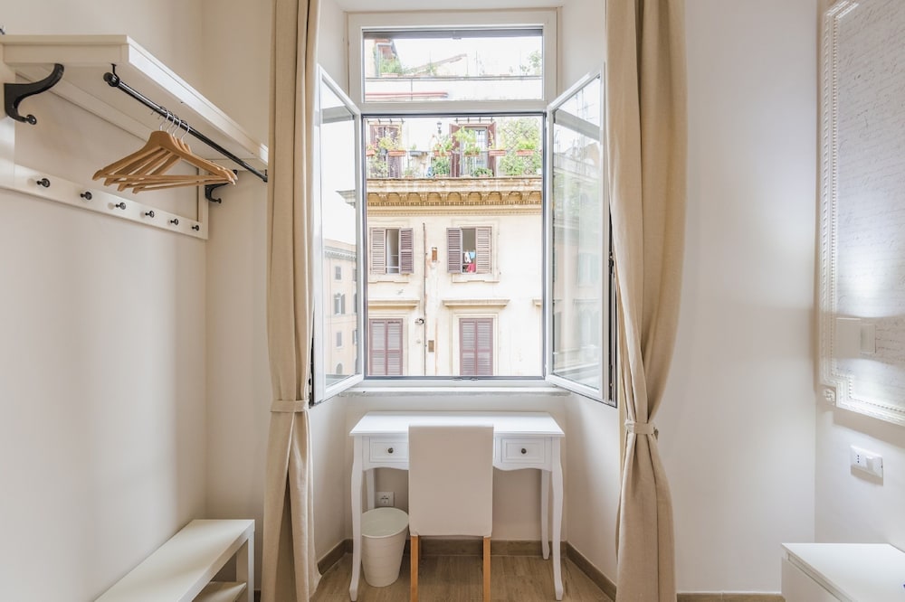 Walker Rooms — 4-Star Luxury Hotel in Rome, Italy