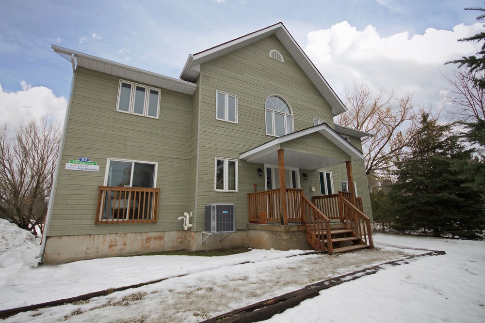 All Season 8BR Vacation Chalet — 4-Star Luxury Hotel in Collingwood, Canada