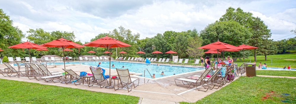 Circle M RV & Camping Resort Caravan Park in Lancaster, United States