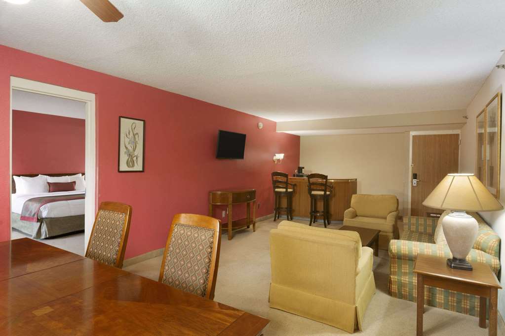 Ramada by Wyndham Raleigh - photo 11