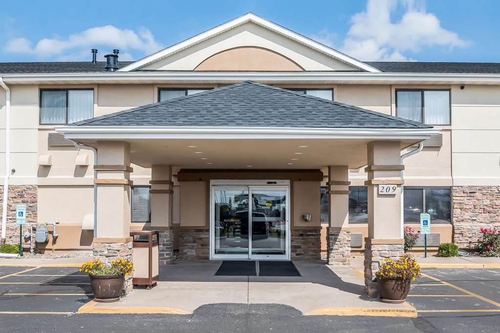 Quality Inn Coralville Iowa River Landing - photo 2