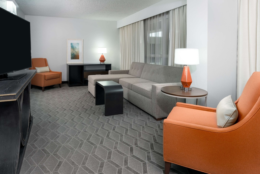 Embassy Suites by Hilton Dallas Park Central Area - photo 17