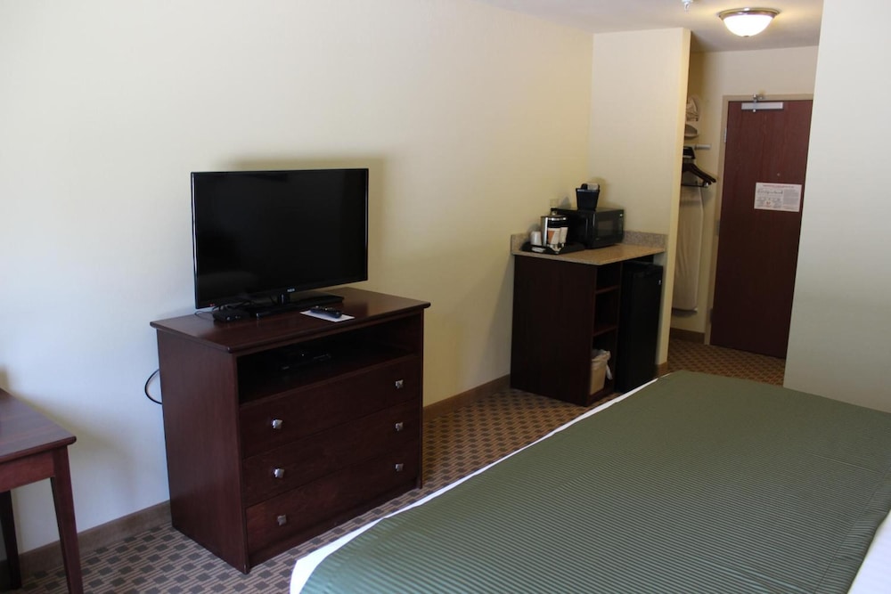 Cobblestone Inn & Suites Rugby - photo 21