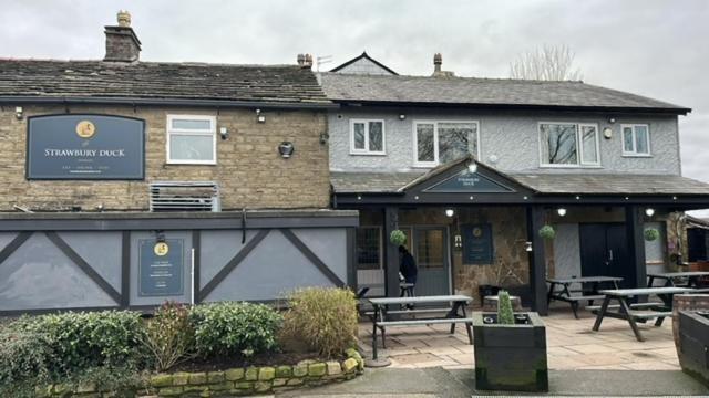 The Strawbury Duck Inn — 4-Star Luxury Hotel in Blackburn, United Kingdom