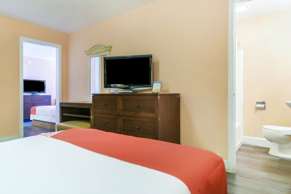OYO Hotel Myrtle Beach Kings Hwy - photo 12