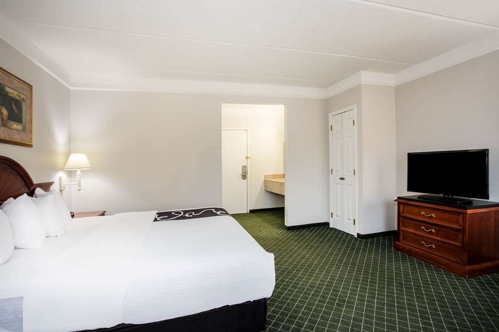 La Quinta Inn & Suites by Wyndham Melbourne Viera - photo 35