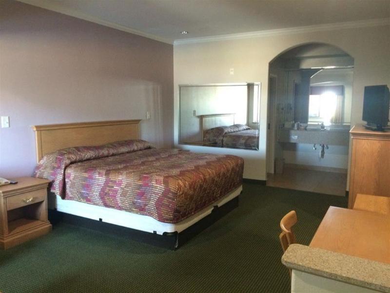 Woodland Inn and Suites - photo 14
